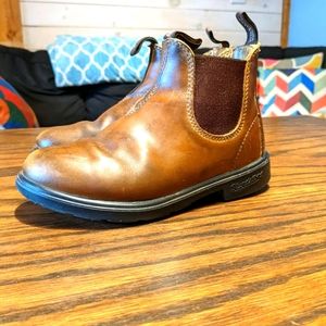 Blundstone youth boots size 2 (AUS 1)